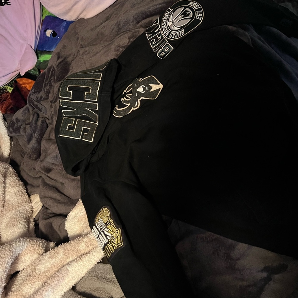 Bucks sweatshirt